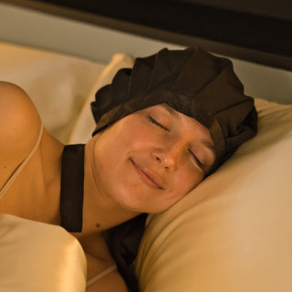 Bonnet de Nuit en Soie de Mûrier 22 Mommes Noir – Luxe & Soin Beauté – Protège les Cheveux, Préserve l’Hydratation et Évite les Frisottis