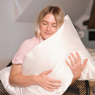 DOUCE NUIT EN SOIE IVOIRE – 2X TAIES & BONNET – DOUCEUR, ÉCLAT & ÉLÉGANCE NATURELLE