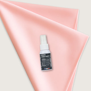 PACK TAIE D’OREILLER EN SOIE 22MM ROSE + BRUME GOOD NIGHT – Huiles Essentielles Bio Lavandin, Camomille, Ylang-Ylang & Orange Douce – Relaxation Intense, Endormissement Naturel & Confort Nocturne – Beauté & Sérénité au Coucher