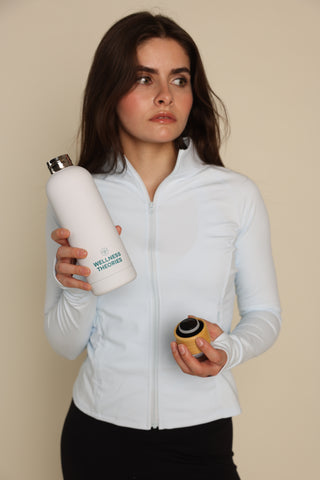 WELLNESS THEORIES - 500 ml Insulated Leak-Proof Bottle – Stainless Steel & Bamboo – White