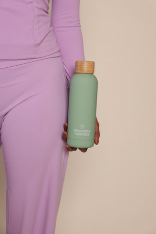 WELLNESS THEORIES - 500 ml Insulated Leak-Proof Bottle – Stainless Steel & Bamboo – Green